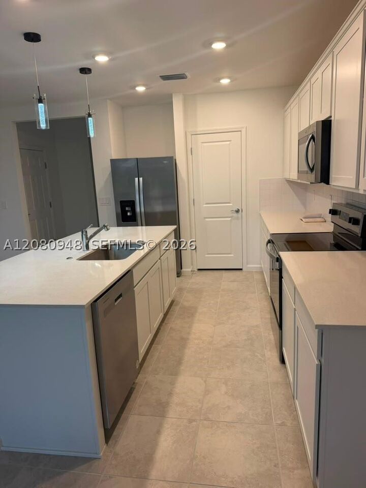 Property Photo:  1527 Fells Cove Ln 1527  FL 33909 