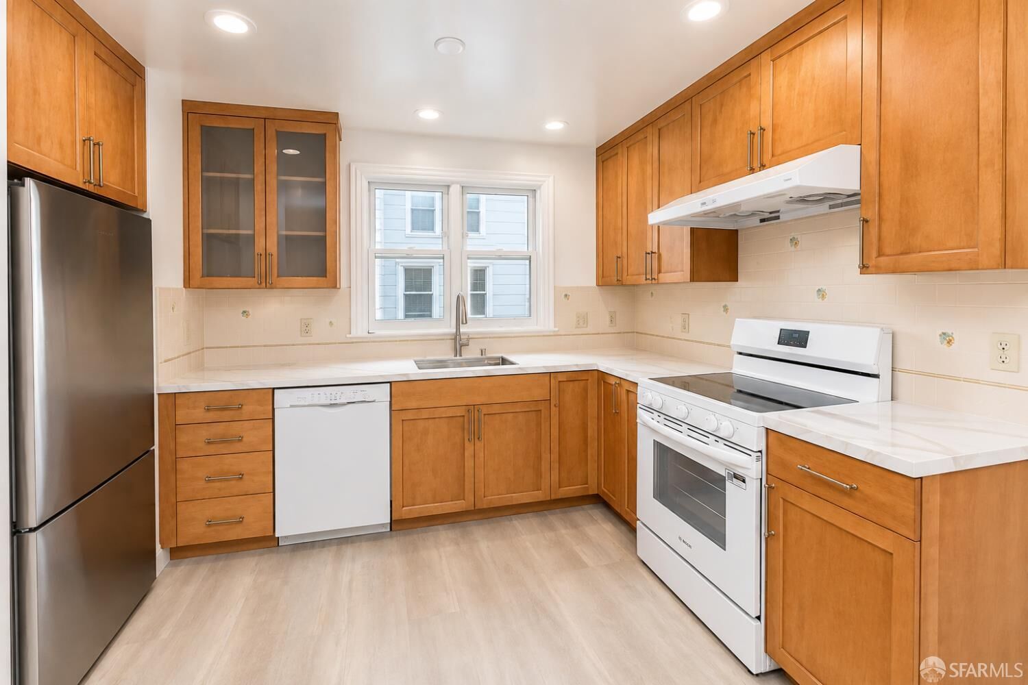Property Photo:  1918 Filbert Street 101  CA 94117 
