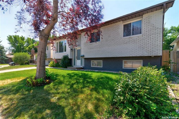 Property Photo:  1210 Flexman Crescent  SK S4X 3A7 