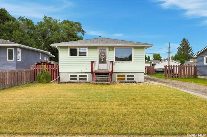 Property Photo:  1016 Hastings Street  SK S6H 5R8 