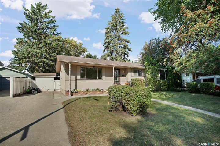 Property Photo: 3166 Eastview SK S7J 3J4