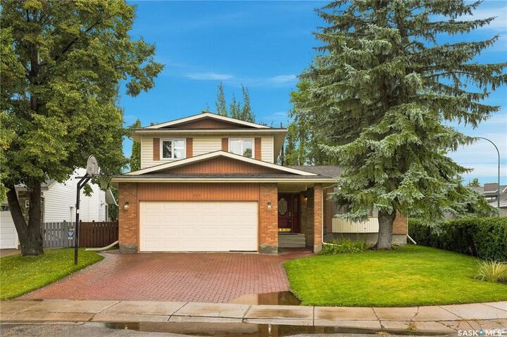 Property Photo:  202 Zeman Court  SK S7K 7W5 