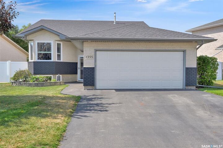 Property Photo:  1355 Maple Leaf Crescent N  SK S4X 4J4 