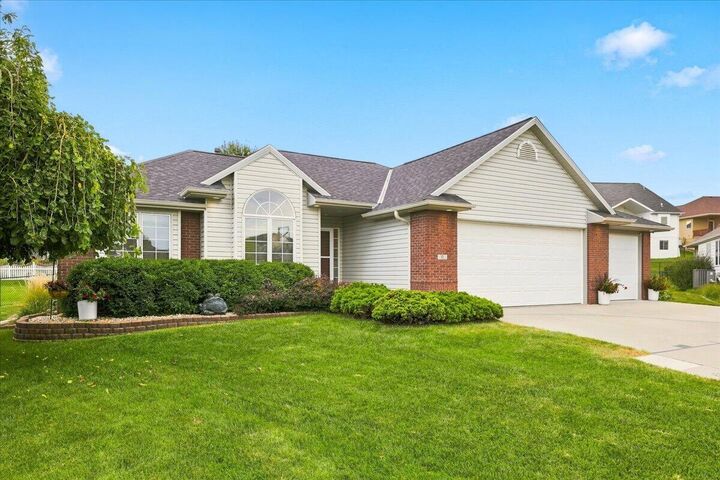 Property Photo:  101 Garwin  Circle  IA 51503 
