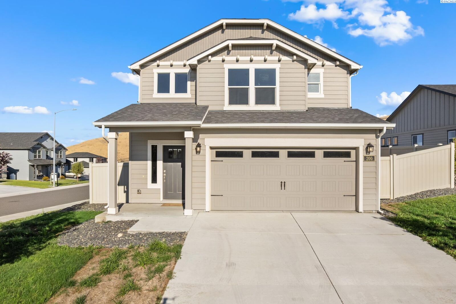 Property Photo: 200 Rio Bravo St WA 99350