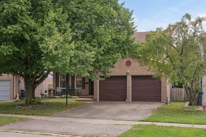 Property Photo:  3074 Tours Road  ON L5N 3J2 