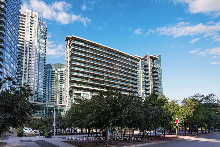 Property Photo:  209 Fort York Boulevard 678  ON M5V 4A1 
