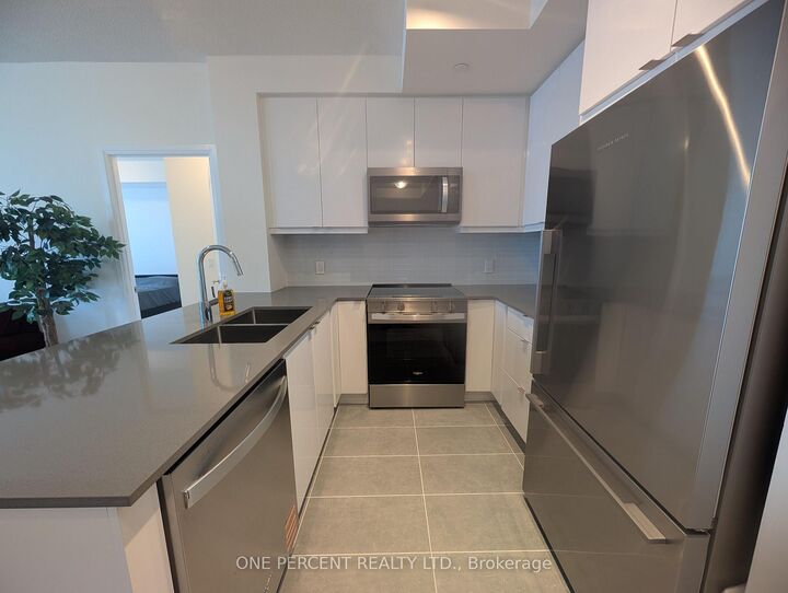 Property Photo:  3270 Sheppard Ave E Avenue 731  ON M1T 0B3 