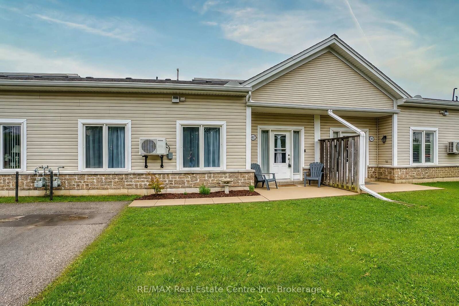 Property Photo:  760 Woodhill Drive  ON N1M 3W5 