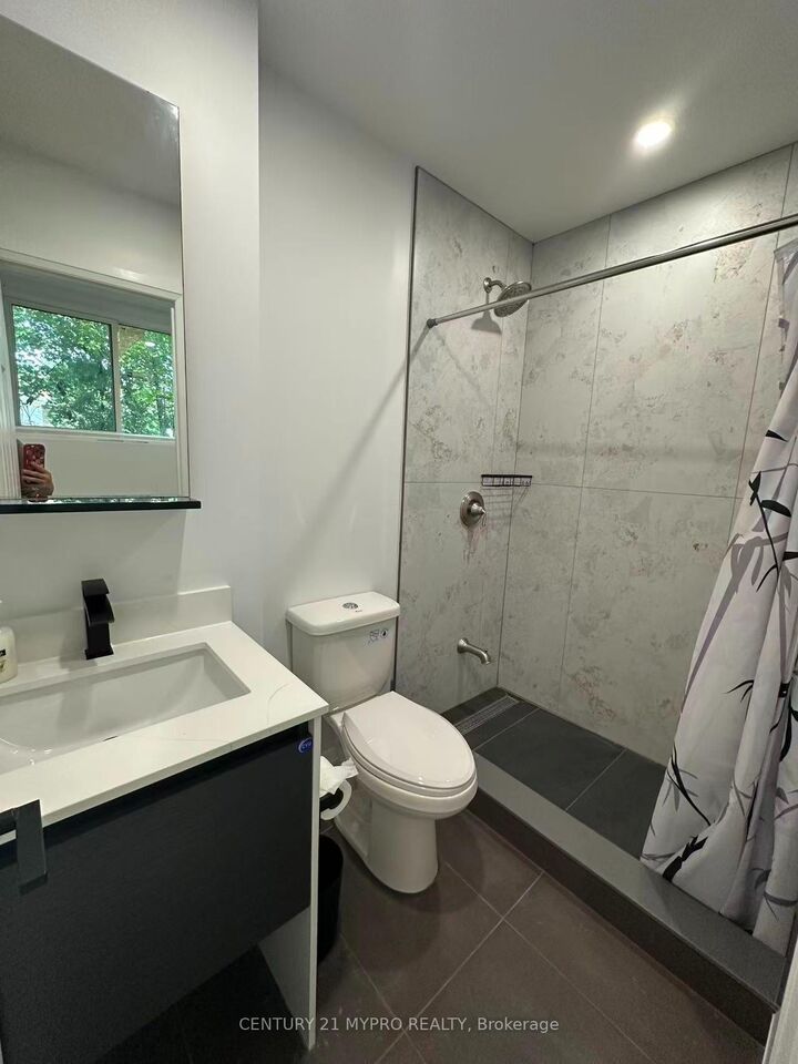 Property Photo:  5 Chant Crescent Lower  ON L3R 1Y7 