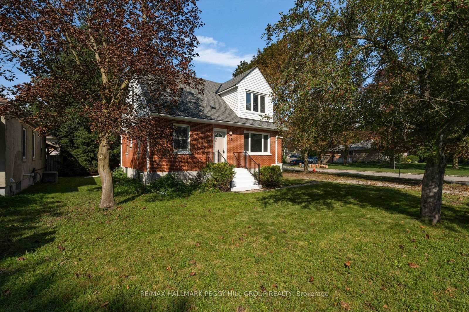 Property Photo:  19 Alfred Street  ON L4N 3L9 