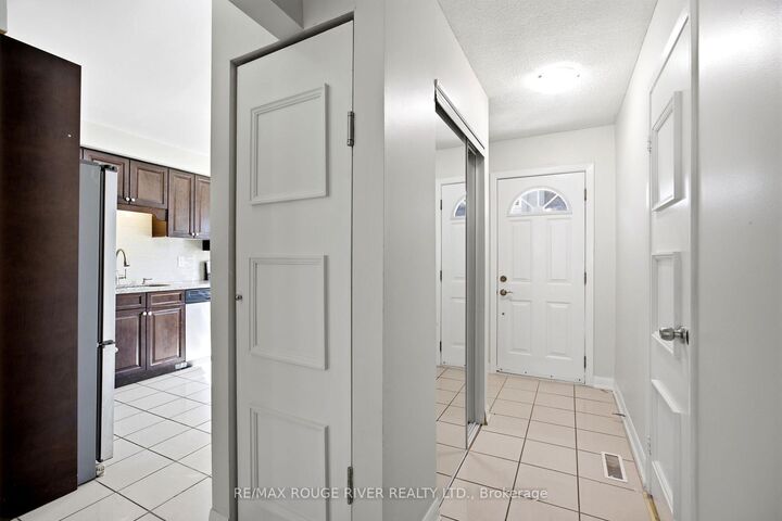Property Photo:  21 Livonia Place 76  ON M1E 4W5 