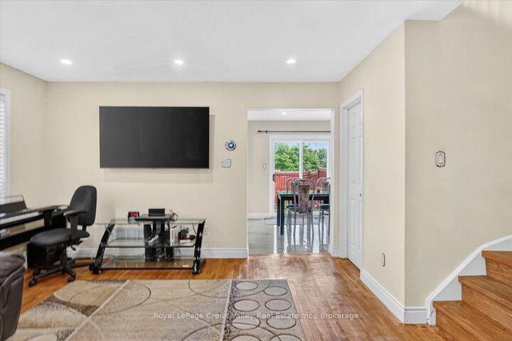Property Photo:  43 Coppermill Drive  ON L7A 1N1 