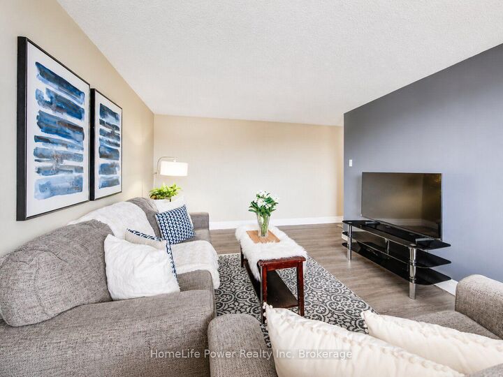 Property Photo:  4 Avalon Place 303  ON N2M 4N6 