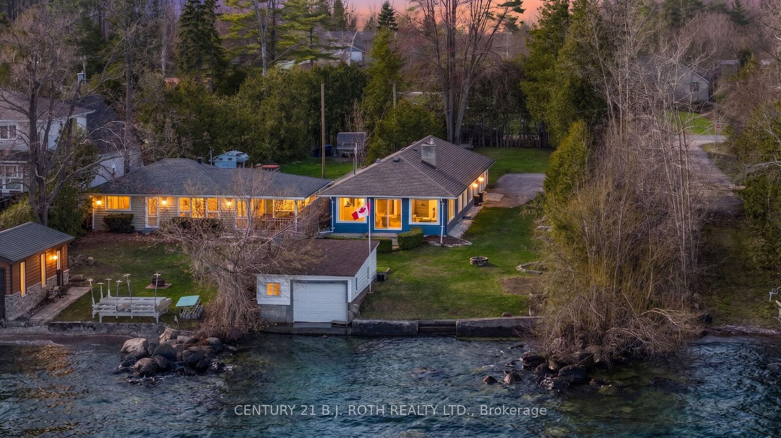 Property Photo:  49 Lakeshore Road E  ON L0L 2E0 