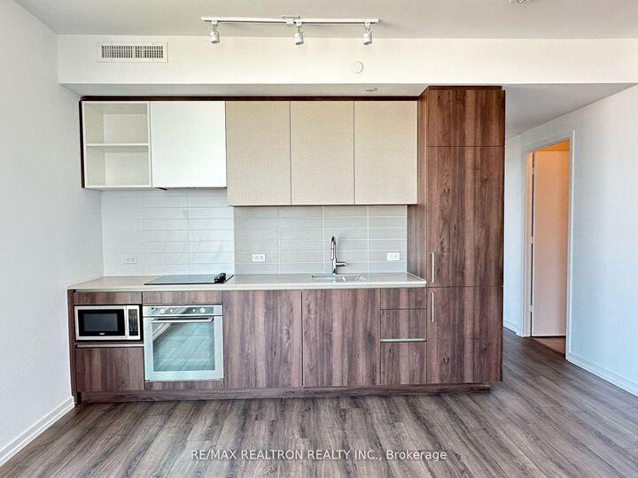 Property Photo:  1000 Portage Parkway 4803  ON L4K 0L1 
