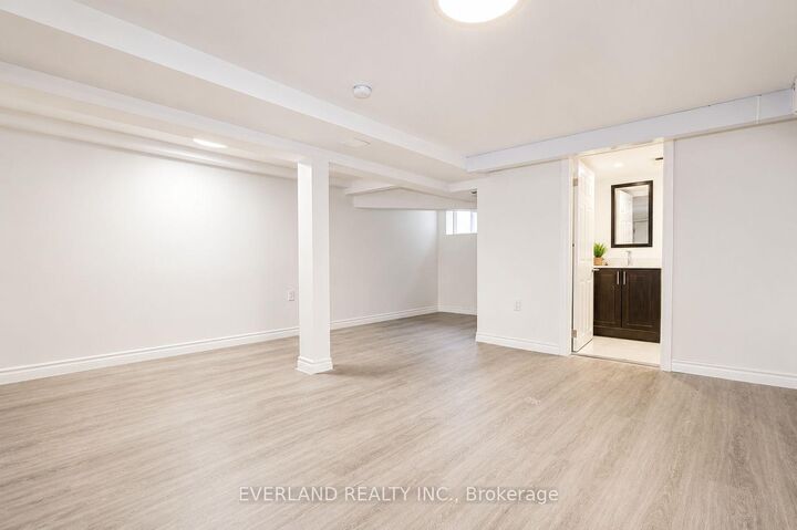 Property Photo:  1751 Bayview Avenue Unit A  ON M4G 3C5 