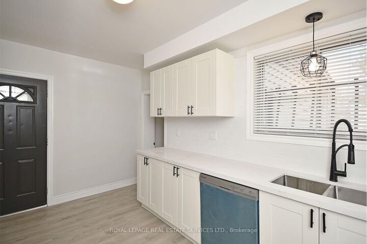 Property Photo:  47 Emerald Avenue N Main  ON L8L 5K2 