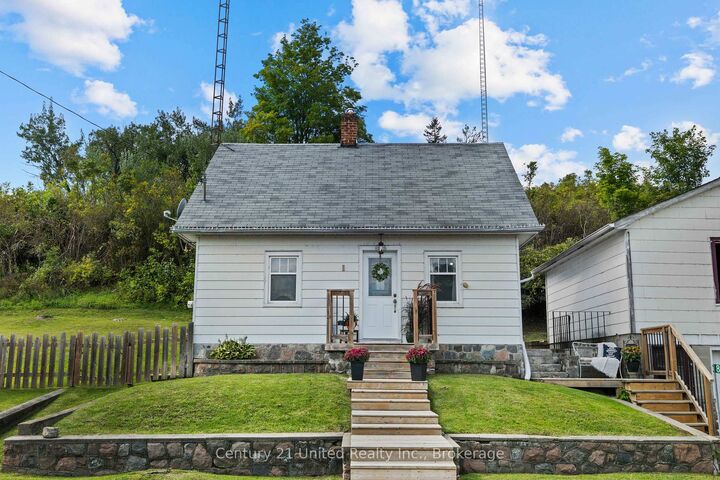Property Photo:  882 Peterborough Street  ON K0L 3A0 