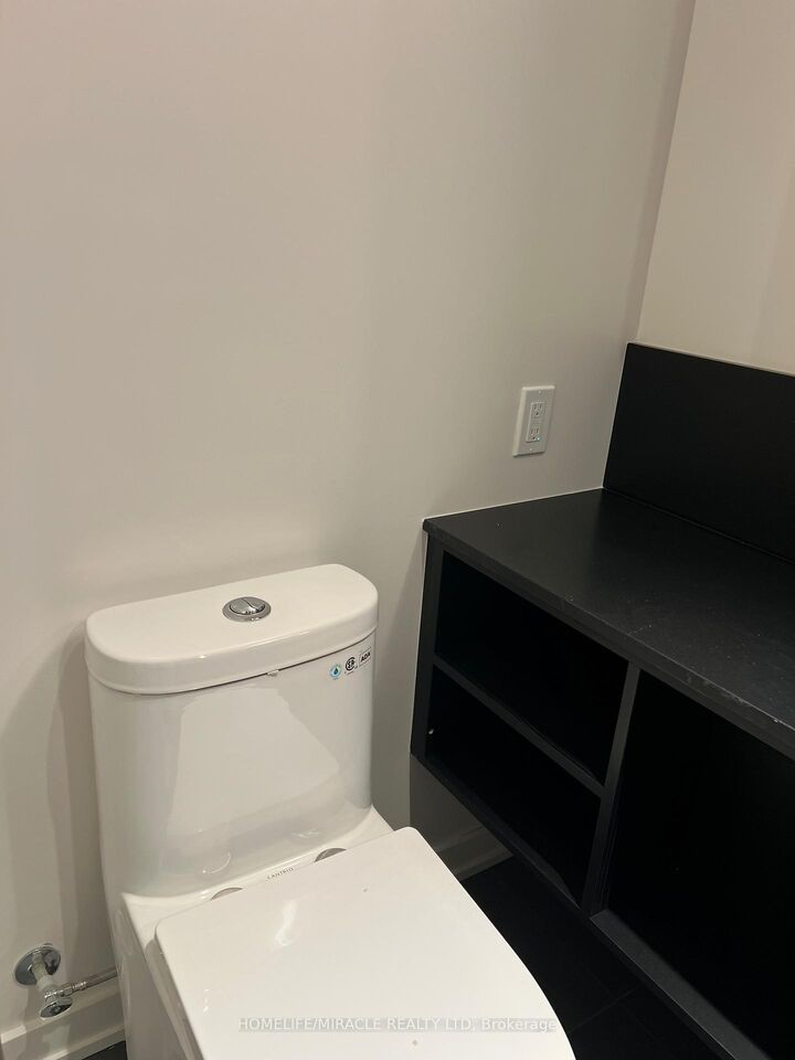Property Photo:  110 Broadway Avenue 1706  ON M4P 1V7 