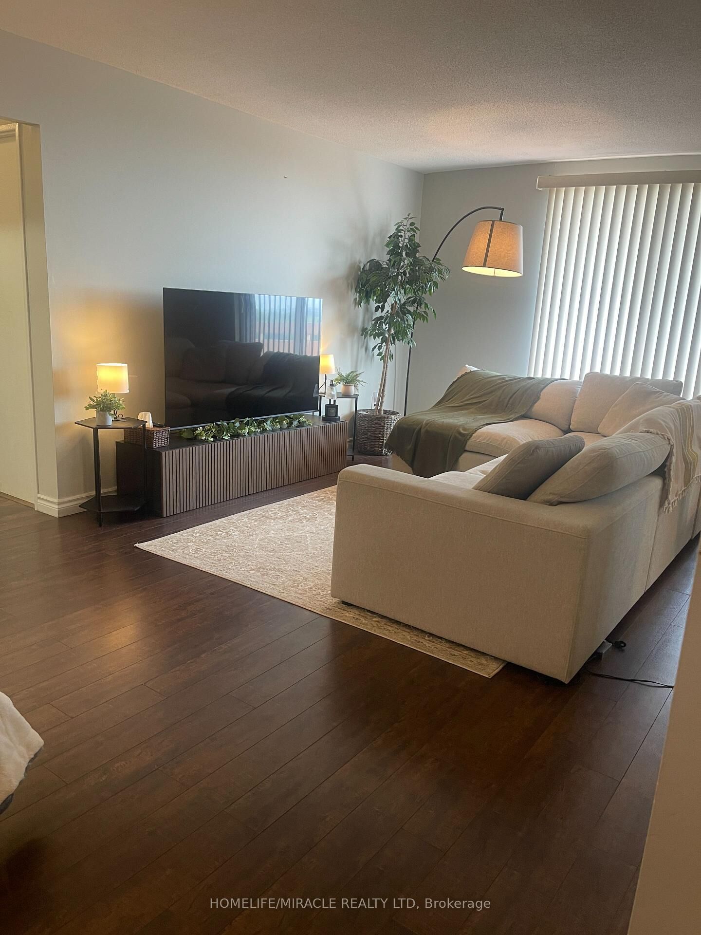 Property Photo: 3555 Derry Road E 810 ON L4T 1B2