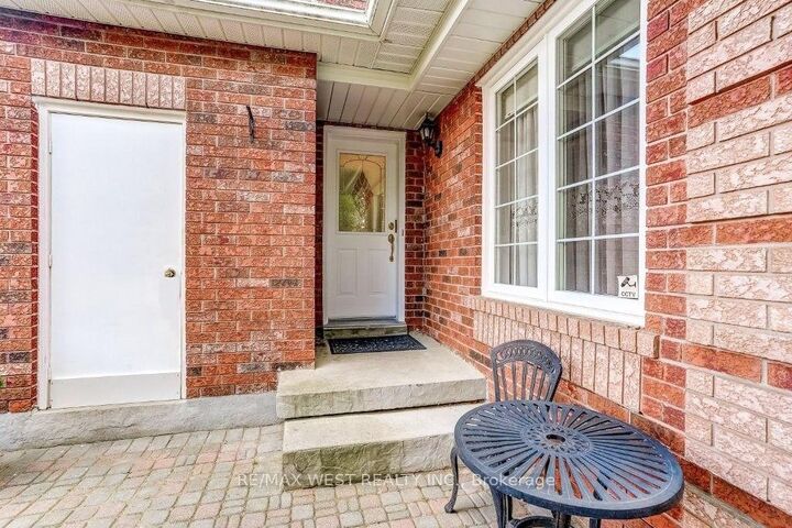 Property Photo:  7265 Sandhurst Drive  ON L5N 7G8 