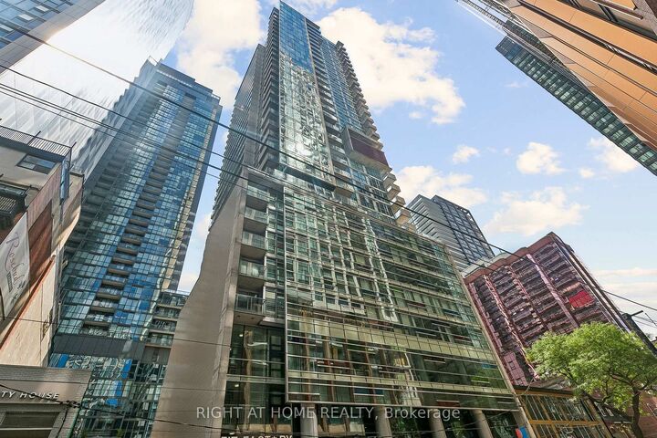 375 King Street W 1606 — photo 1