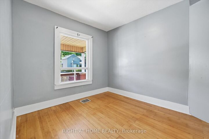 Property Photo:  343 Cumberland Avenue  ON L8M 2A4 