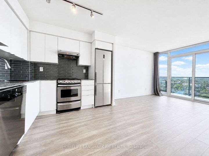 Property Photo:  160 Flemington Road 1117  ON M6A 1N6 
