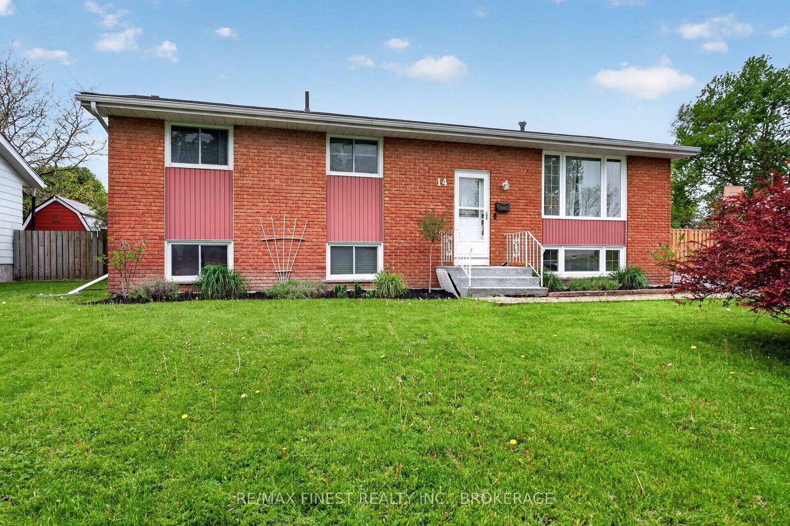Property Photo:  14 Chesterfield Drive  ON K7N 1M2 