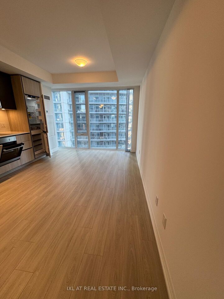 Property Photo:  8 Widmer Street 1708  ON M5V 2E7 