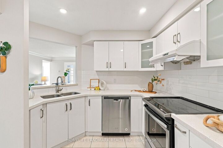 Property Photo: 5418 Yonge Street 1606 ON M2N 6X4