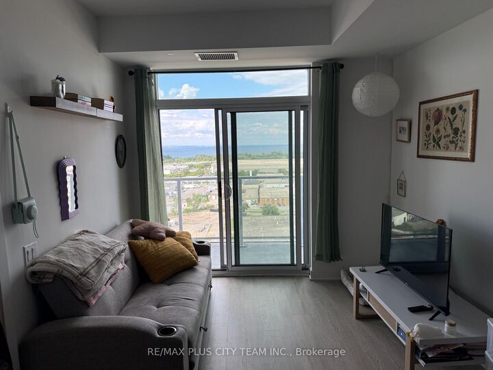 Property Photo:  2782 Barton Street 1512  ON L8E 0L3 
