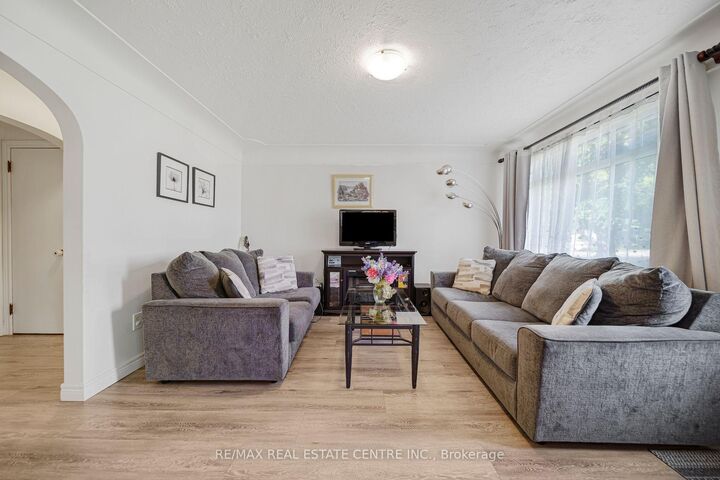 Property Photo:  24 Park Street  ON N5H 2P3 