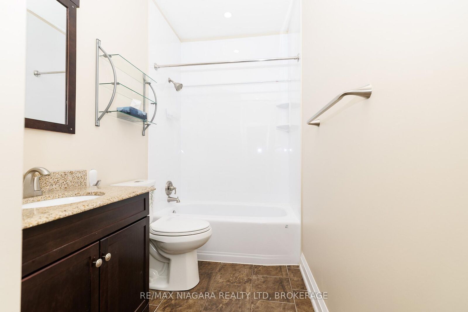 Property Photo: 2 Lewis Street Unit #12 ON L2A 2P7