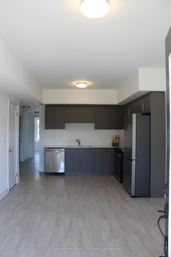 Property Photo:  42 Lowes Road W 64  ON N1G 0H6 