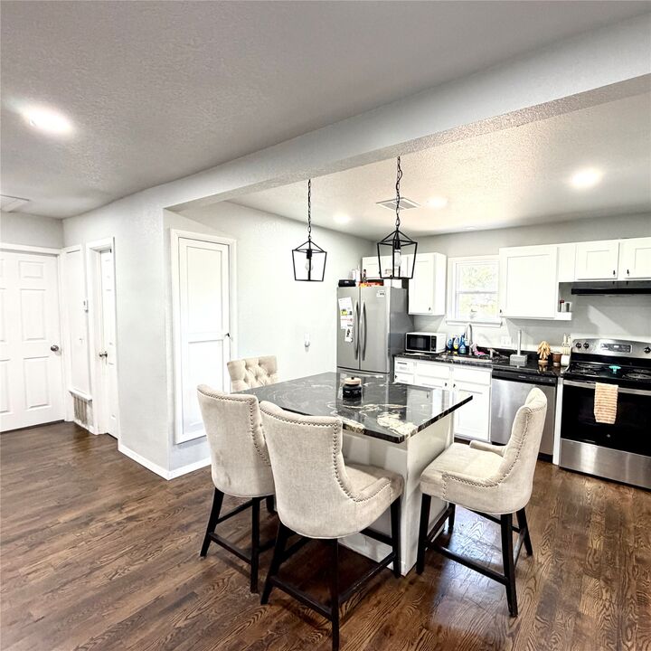 Property Photo:  19552 E 1st Place  OK 74108 