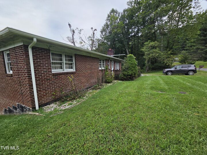 Property Photo: 847 East Avenue VA 24641