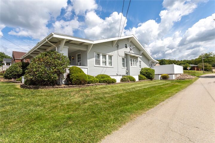 Property Photo:  700 N Main St  PA 15461 