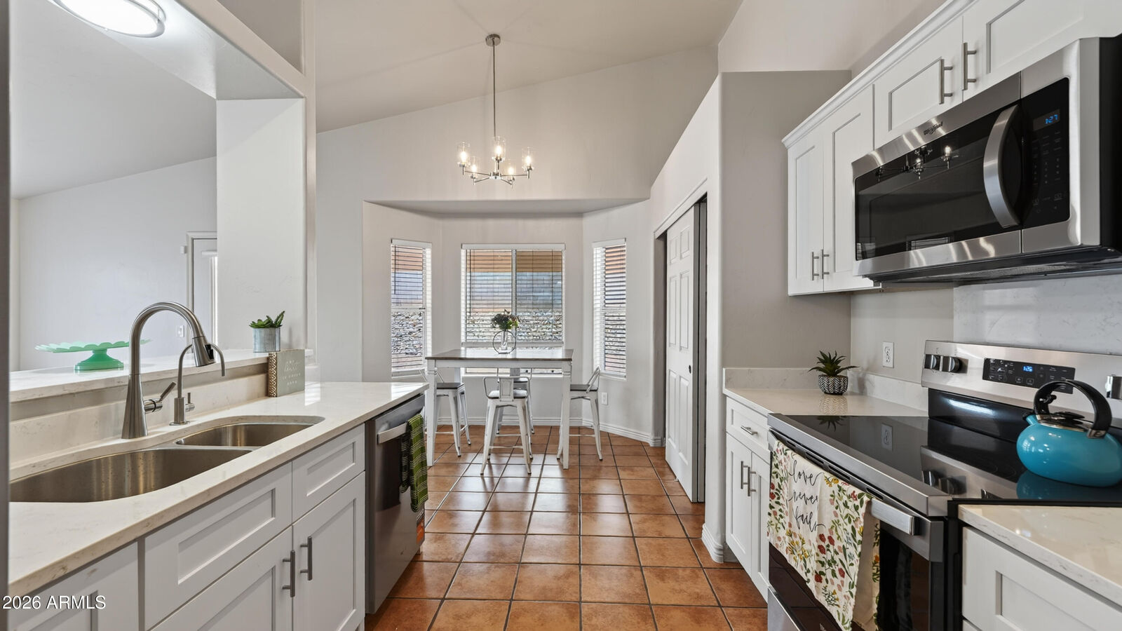 Property Photo:  1404 Skyline Avenue  AZ 85635 