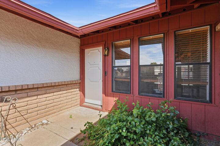 Property Photo:  2202 E Hampton Avenue  AZ 85204 