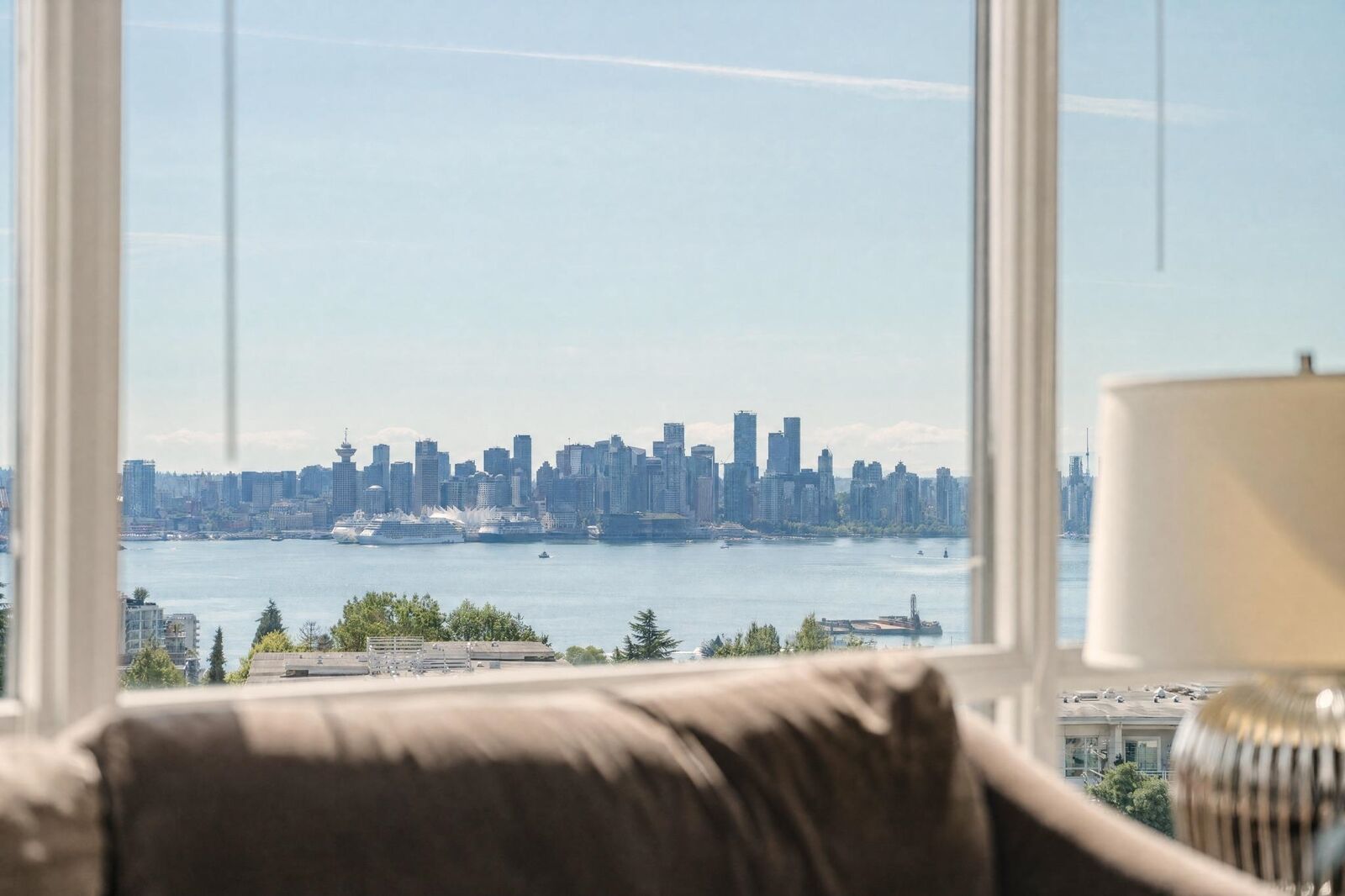 Property Photo:  1320 Chesterfield Avenue 601  BC V7M 0A6 