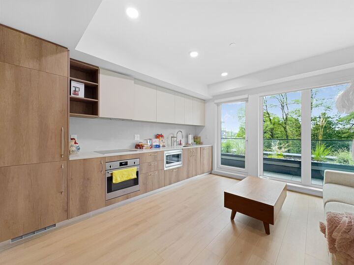 Property Photo:  133 W 49th Avenue 3xx  BC V5Y 0P8 