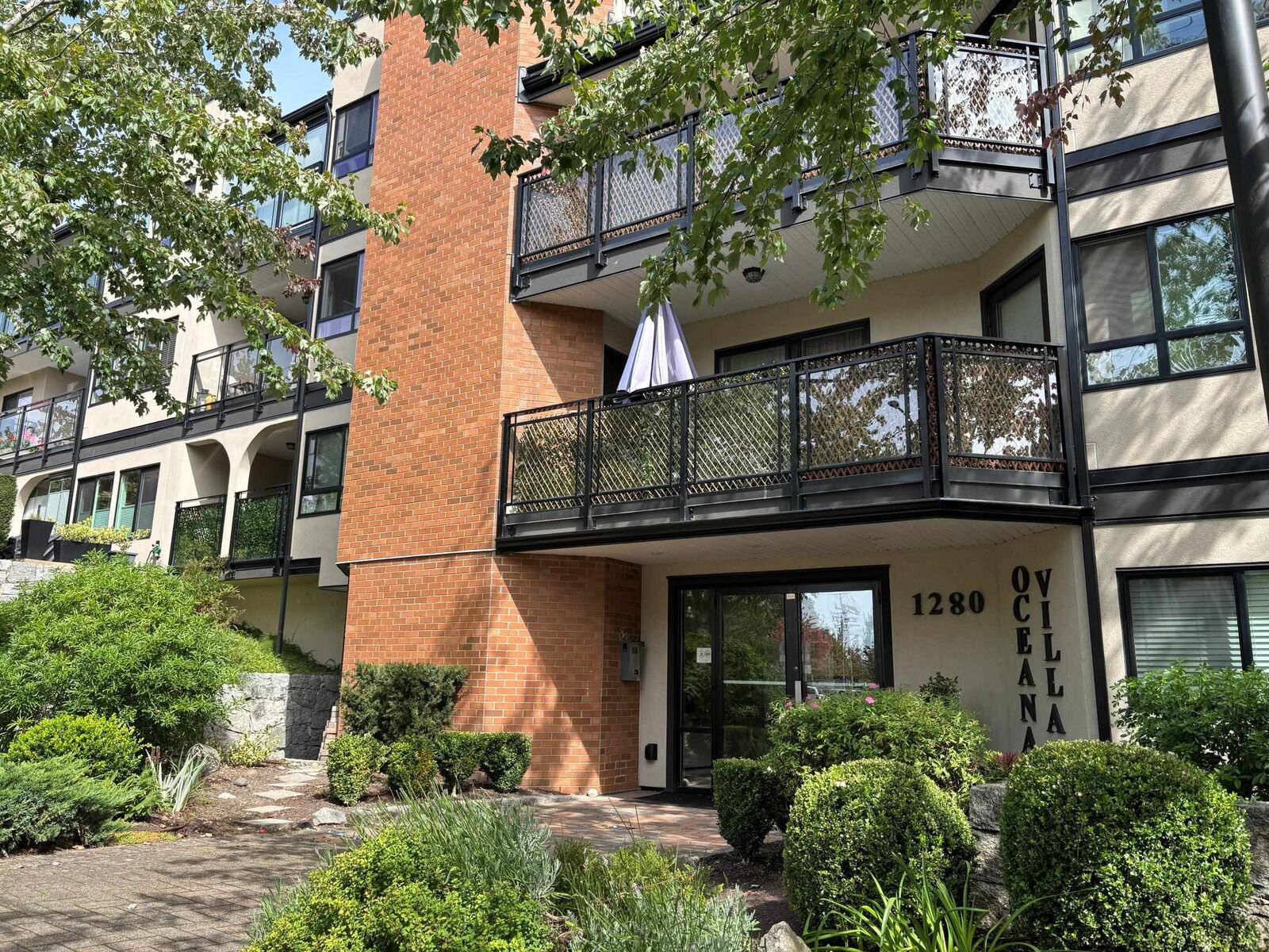 Property Photo:  1280 Fir Street 301  BC V4B 4B1 