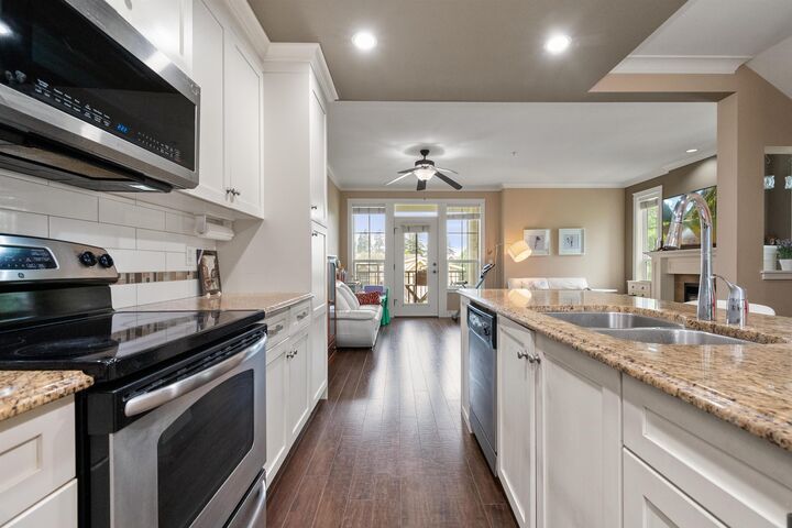 45290 Soowahlie Crescent 14 — photo 1