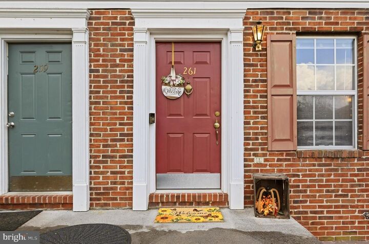 Property Photo: 261 Waterford Lane VA 22602