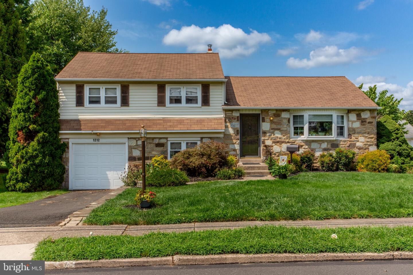 Property Photo:  1212 Dahlia Road  PA 18974 