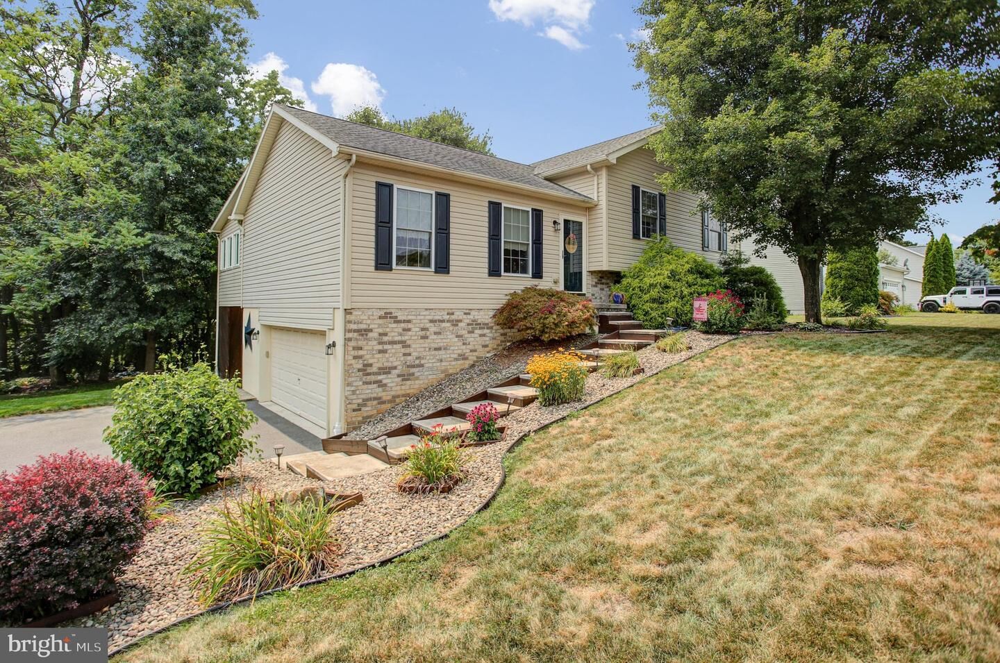 Property Photo: 1858 Falcon Lane PA 17202