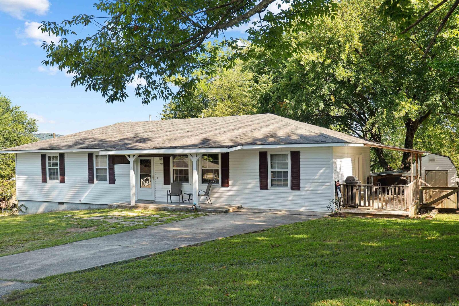 Property Photo:  301 Winchester Street  AR 72634 
