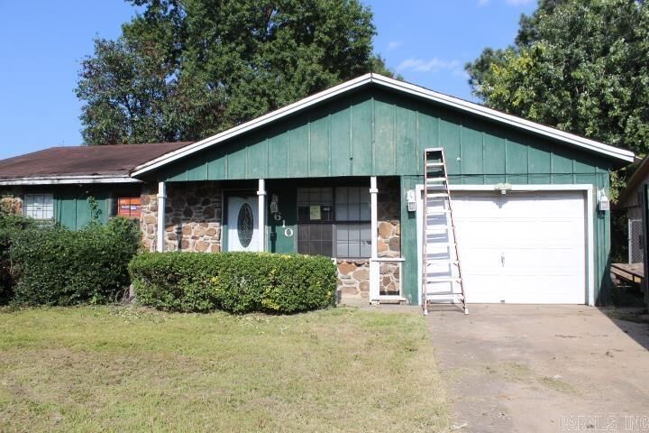 Property Photo:  1610 N Lowe Street  AR 72160 